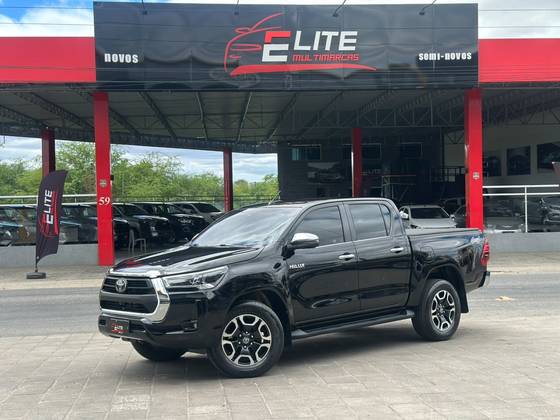 TOYOTA HILUX 2.8 D-4D TURBO DIESEL CD SRX 4X4 AUTOMÁTICO TOYOTA HILUX 2.8 D-4D TURBO DIESEL CD SRX 4X4 AUTOMÁTICO
